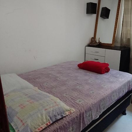 Quarto Casal Em Casa Familiar Apartment ฟลอเรียนอโปลิส ภายนอก รูปภาพ